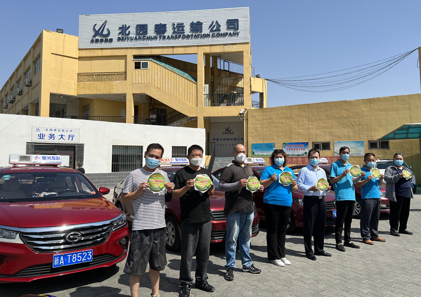 1657166373254819.jpg 圖為:運輸公司組織愛心護(hù)航高考接送儀式啟動_副本.jpg